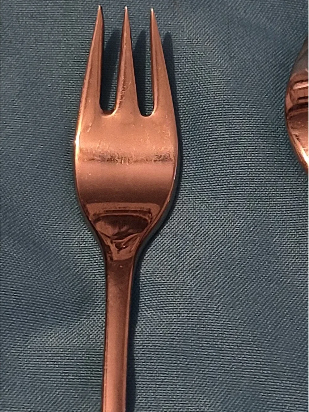 ONEIDA ROSE PENDANT Cocktail Forks Distinction Deluxe HH Vintage Floral Set 2